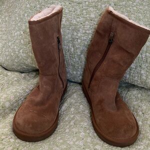 Size 6 youth Ugg boots